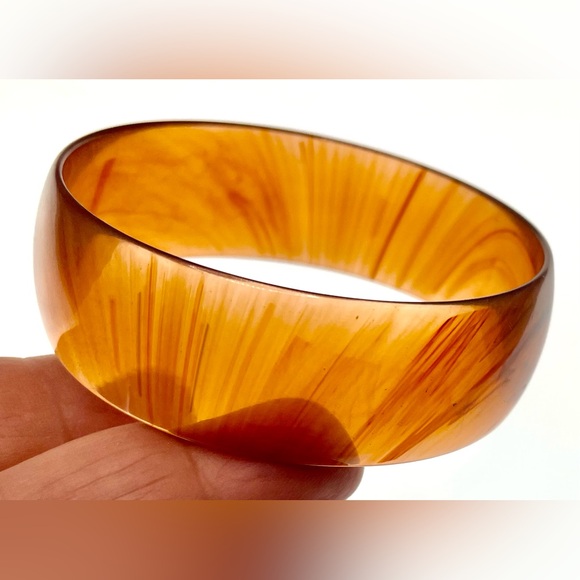 Vintage Wide Transparent Tortoise Colored Thin Lucite Bangle Bracelet - Picture 5 of 6